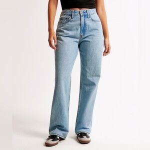 Abercrombie & Fitch Curve Love High Rise Loose Jeans- Size 28